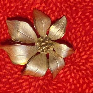 Vintage brooch pin poinsettia goldenCerrito design